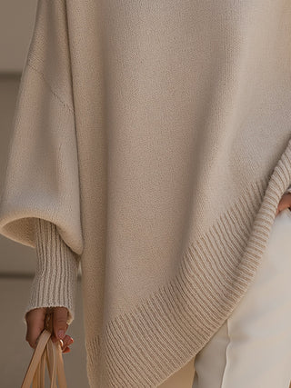 Poncho femme oversize beige en maille, bord inférieur côtelé et tombé large
