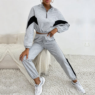 Ensemble sweat gris zippé et pantalon gris à cordon, empiècements noirs latéraux
