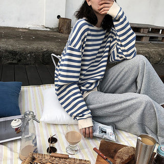 Blouse manches longues rayée bleu et blanc, col rond, manches amples