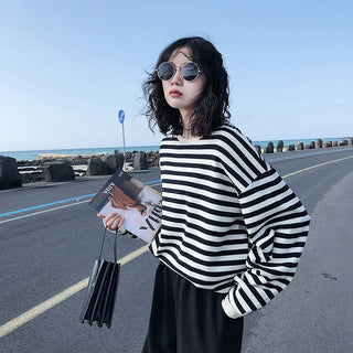 Blouse manches longues rayée noir et blanc, col rond, volume aux manches