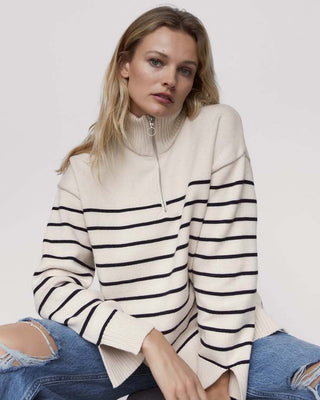 Blouse en maille rayée, col zippé demi-hauteur, manches longues, blanc cassé et bleu marine