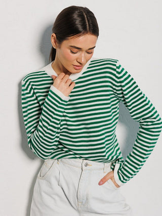 Pull à manches longues rayé vert et blanc, col rond côtelé