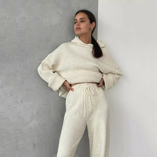 Ensemble blanc cassé: sweat à capuche et pantalon long à cordon en maille côtelée Beth