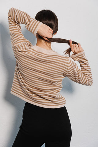 Pull rayé beige à manches longues, col rond côtelé, vue dos