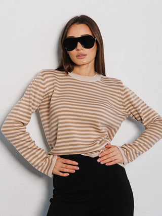 Pull à manches longues rayé beige et brun, col rond côtelé et poignets élastiques