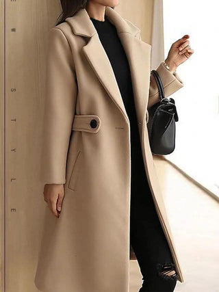 Manteau en laine Sienna beige clair, ceinture, col large, poches à rabat.