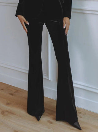 Veste longue en velours noir, bas fendu, coupe ajustée