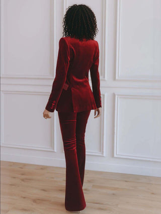 Blazer en velours rouge femme, coupe ajustée, vue de dos, fermeture à un bouton