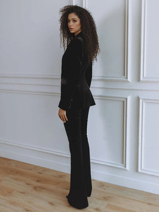 Blazer en velours noir femme, coupe ajustée, vue de profil, col châle