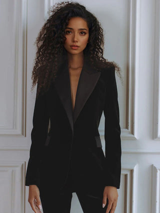 Blazer en velours noir femme, coupe slim, col châle, fermeture simple, vue de face