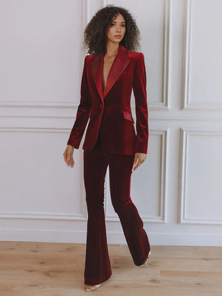 Blazer en velours rouge femme, coupe slim, col châle, détails en satin, boutonnage simple