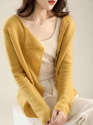 Cardigan femme jaune moutarde, décolleté V, boutons sur l’avant, manches longues