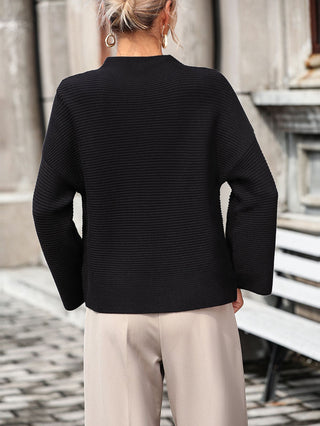 Blouse en maille noire à col haut, vue arrière, manches longues côtelées.