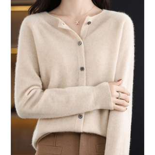 Cardigan en maille douce pour femme avec boutons
