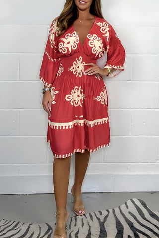 Robe élégante avec motif et décolleté en V – parfaite pour toute occasion