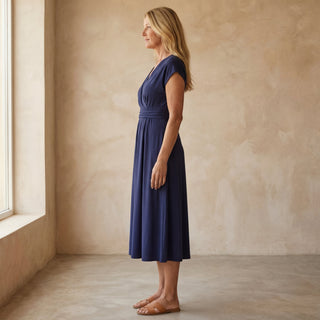 ILIANA - ROBE ÉLÉGANTE À ENCOLURE EN V