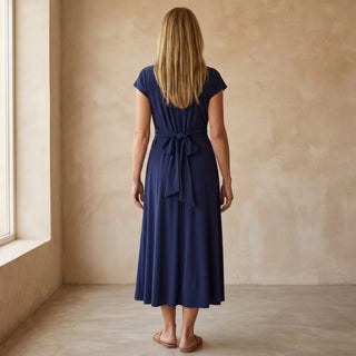 ILIANA - ROBE ÉLÉGANTE À ENCOLURE EN V