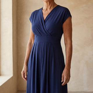 ILIANA - ROBE ÉLÉGANTE À ENCOLURE EN V