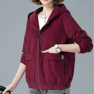 Veste en corduroy bordeaux à capuche, fermeture zippée, poches plaquées et écusson