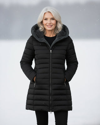 Manteau d’hiver matelassé noir à capuche, doublure polaire noire et fermeture zippée
