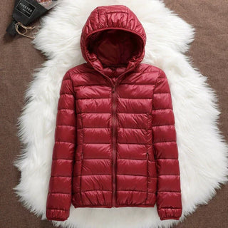 Veste légère à capuche Thelma™ matelassée rouge bordeaux, zip central