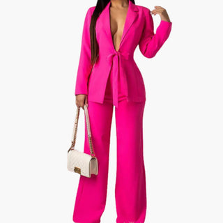 Ensemble femme tailleur avec blazer ceinturé et pantalon large