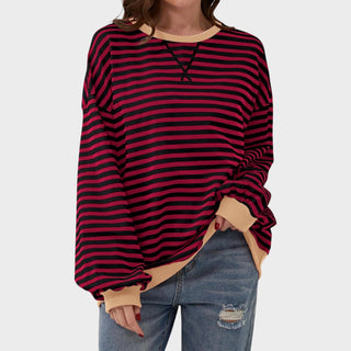 Pull décontracté rayé bordeaux et noir, encolure en V, manches longues, coupe ample.