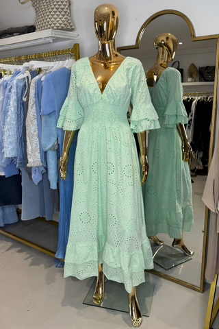 Robe maxi boho avec manches à volants et broderie