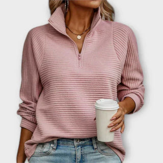 Pull en maille rose à demi-zip, col montant et manches longues
