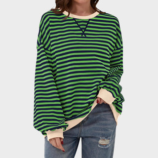 Pull décontracté rayé vert et noir, encolure en V, manches longues, coupe ample.