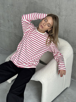 Blouse rayée manches longues rouge et blanc, dos visible, encolure ronde.
