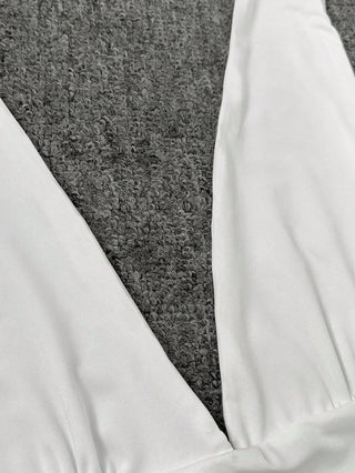 Robe courte avec col halter et jupe évasée – Moulante & Féminine
