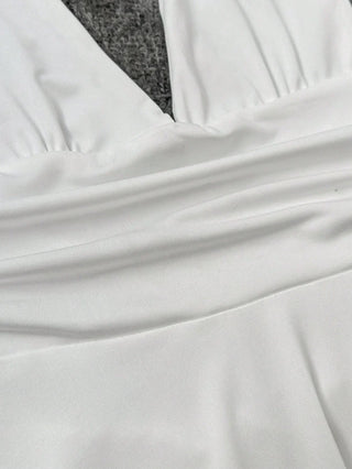 Robe courte avec col halter et jupe évasée – Moulante & Féminine
