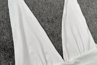 Robe courte avec col halter et jupe évasée – Moulante & Féminine