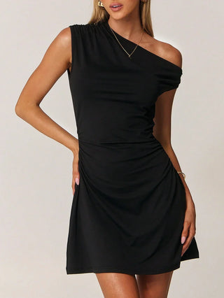 Robe asymétrique pour femmes – Élégante, Intemporelle & Séduisante