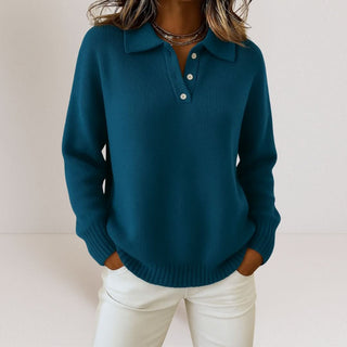 Pull en tricot doux bleu pétrole, col polo à boutons, manches longues, coupe droite