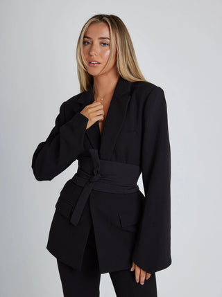 Blazer femme à taille ceinturée et coupe structurée