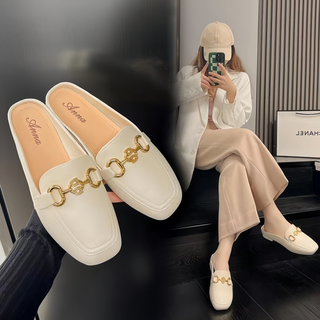 Sandales orthopédiques Alexandra™ beiges avec mors à chaîne dorée, bride en V