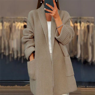 Cardigan femme en maille crème, ouverture devant et poches latérales