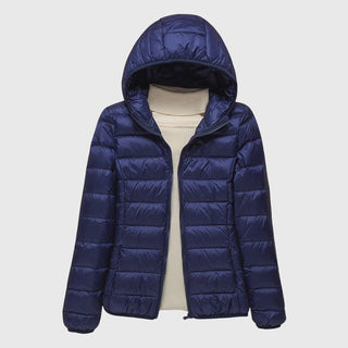 Veste matelassée ultra-légère à capuche, bleu foncé, fermeture zippée.