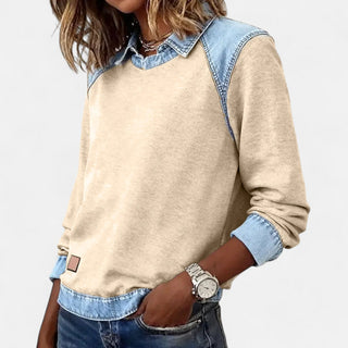 Pull femme beige avec col superposé en denim, empiècement en jean à la base