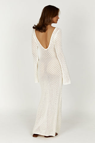 Robe maxi en crochet avec décolleté plongeant et manches longues