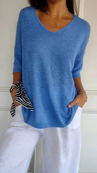 Blouse en maille légère bleue à encolure V, manches trois-quarts, coupe ample