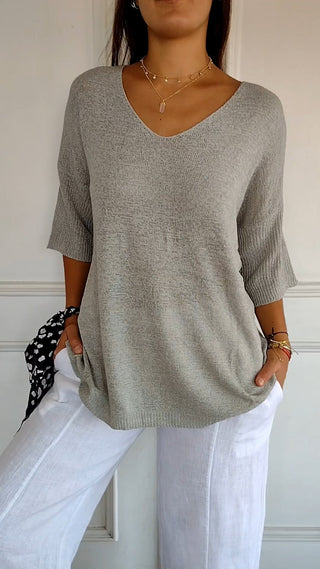 Blouse en maille légère grise à encolure V, manches trois-quarts, coupe ample