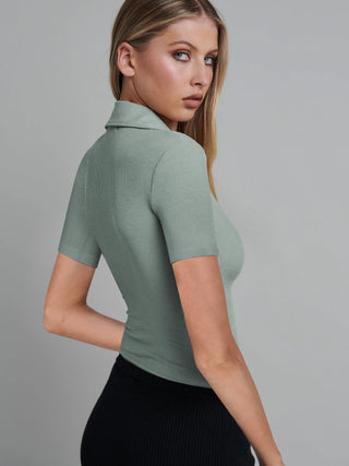 Body camisole vert clair manches courtes, vue dos avec col haut