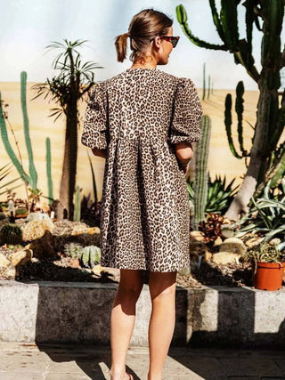 Chiara | Robe léopard pour femmes avec manches bouffantes courtes