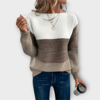 Pull femme en tricot bicolore blanc et gris taupe, encolure ronde côtelée
