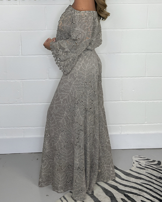 Robe sans épaules en dentelle avec coupe ample – Le Boho-Chic rencontre l'élégance