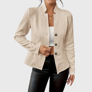 Manteau léger beige à texture chevrons, col ouvert, boutons pression sur le devant
