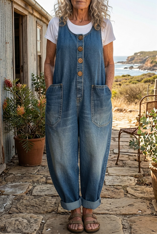 Salopette en jean bleu clair vintage, bretelles et rangée de boutons, poches sur les côtés